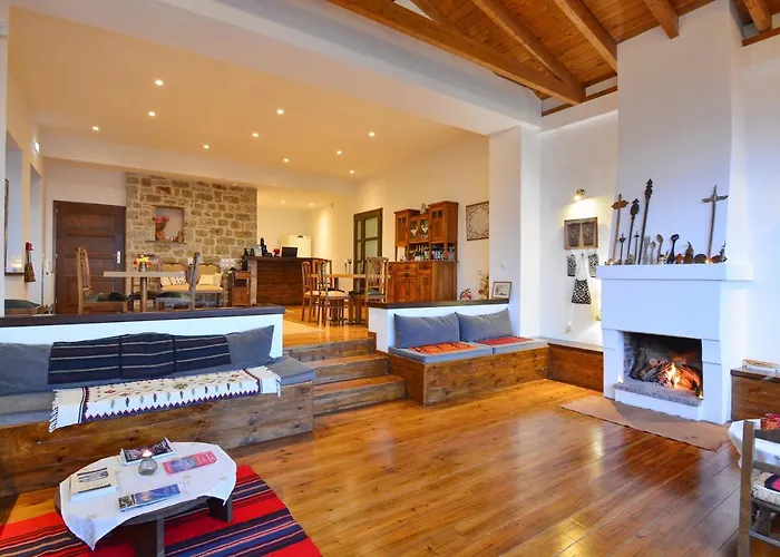 Aipytos Synikia Mesi Trikalon